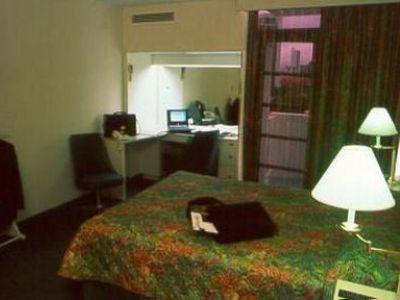 Hotel The Executive 4*