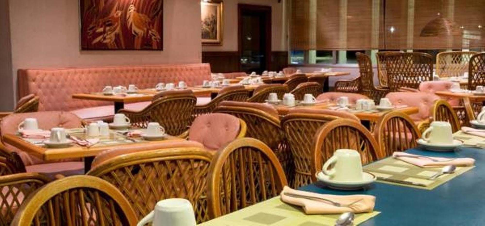 Hotel The Executive 4*