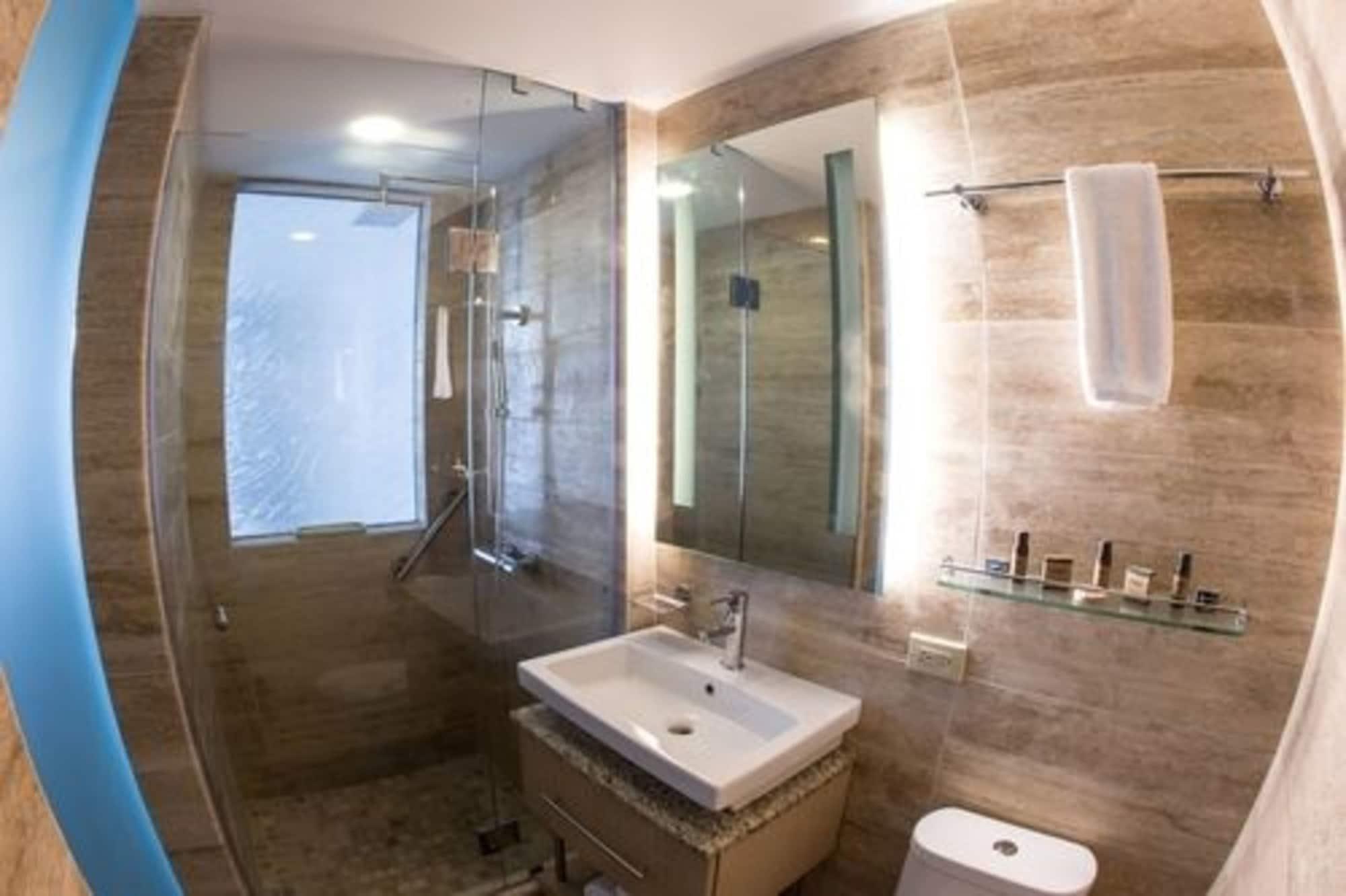 Hotel The Executive 4*